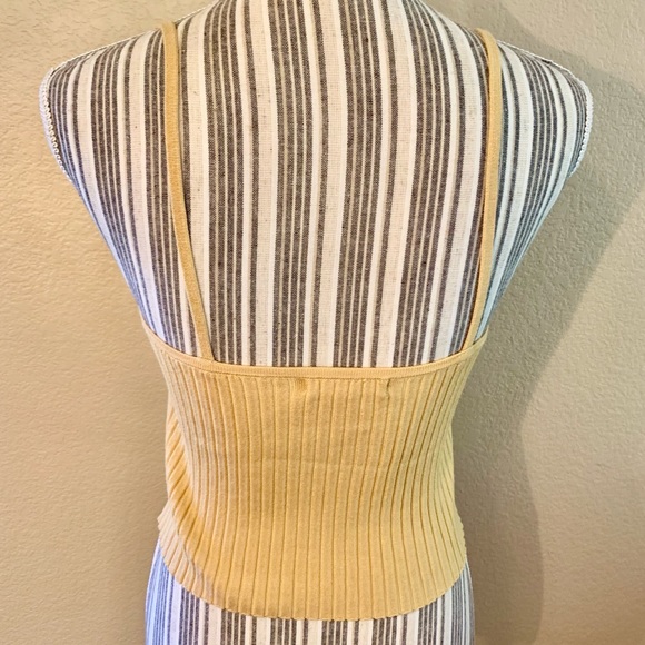 Kendall & Kylie Crop Top Small Gold Ribbed V-Neck Rayon Nylon Thin Straps EUC - Picture 7 of 12